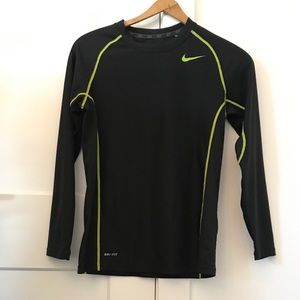 Nike women’s dry fit tee in great condition. Size M.